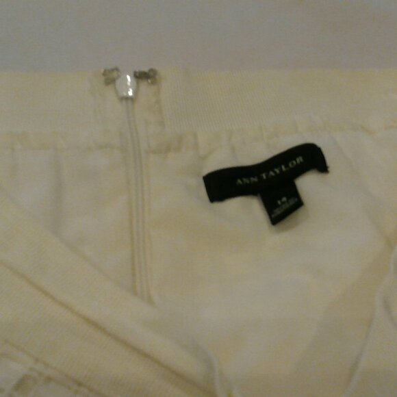 AnnTaylor Lace Skirt.  Ivory. Size 14 - Picture 3 of 4